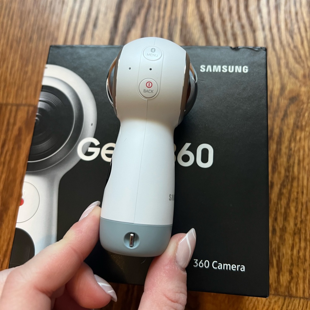 Gear 360 Camera - Picture 5 of 7